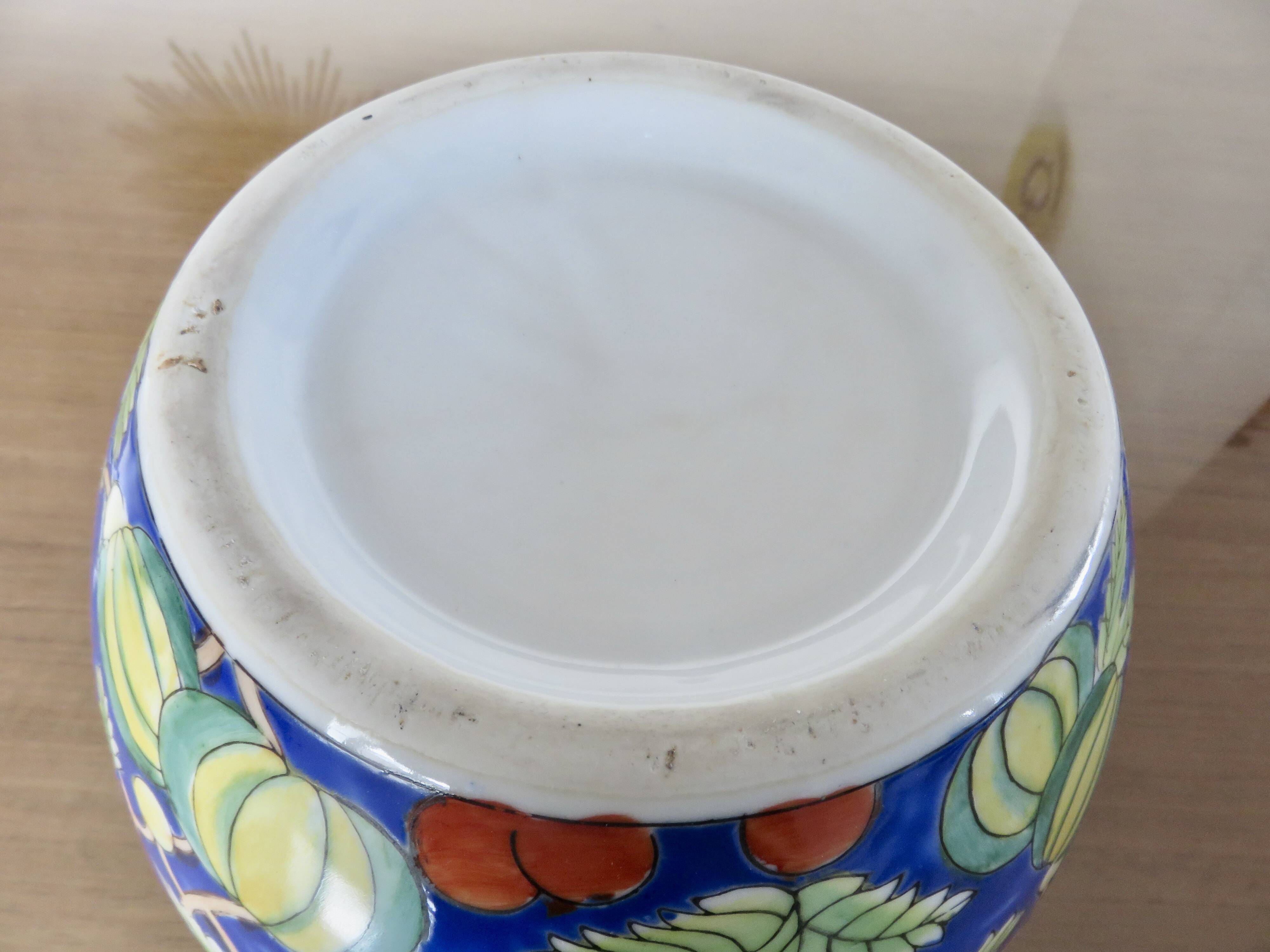 Large Chinese ginger jar in porcelain from the early 20th century.