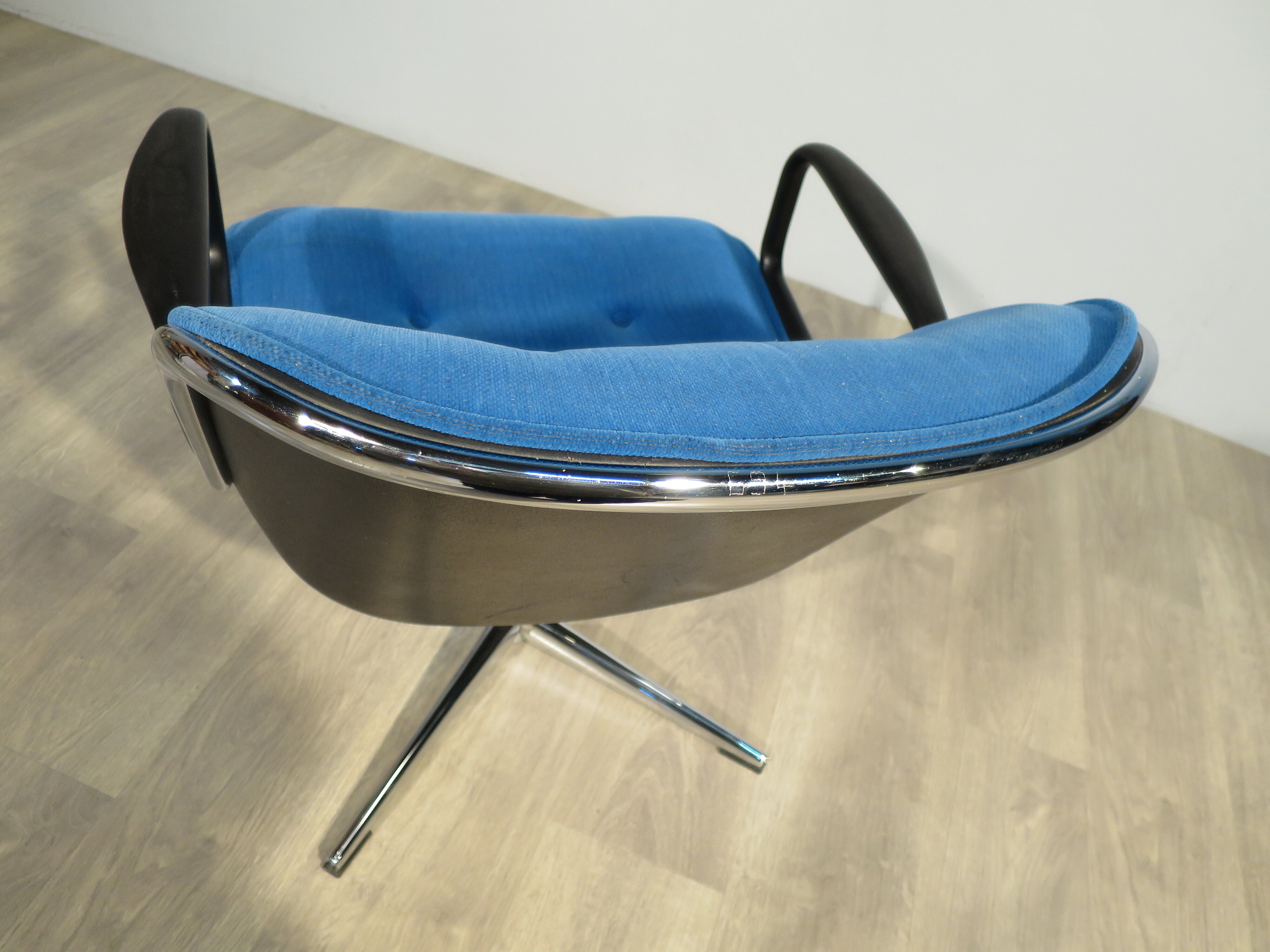 Pollock Armchair Knoll Edition