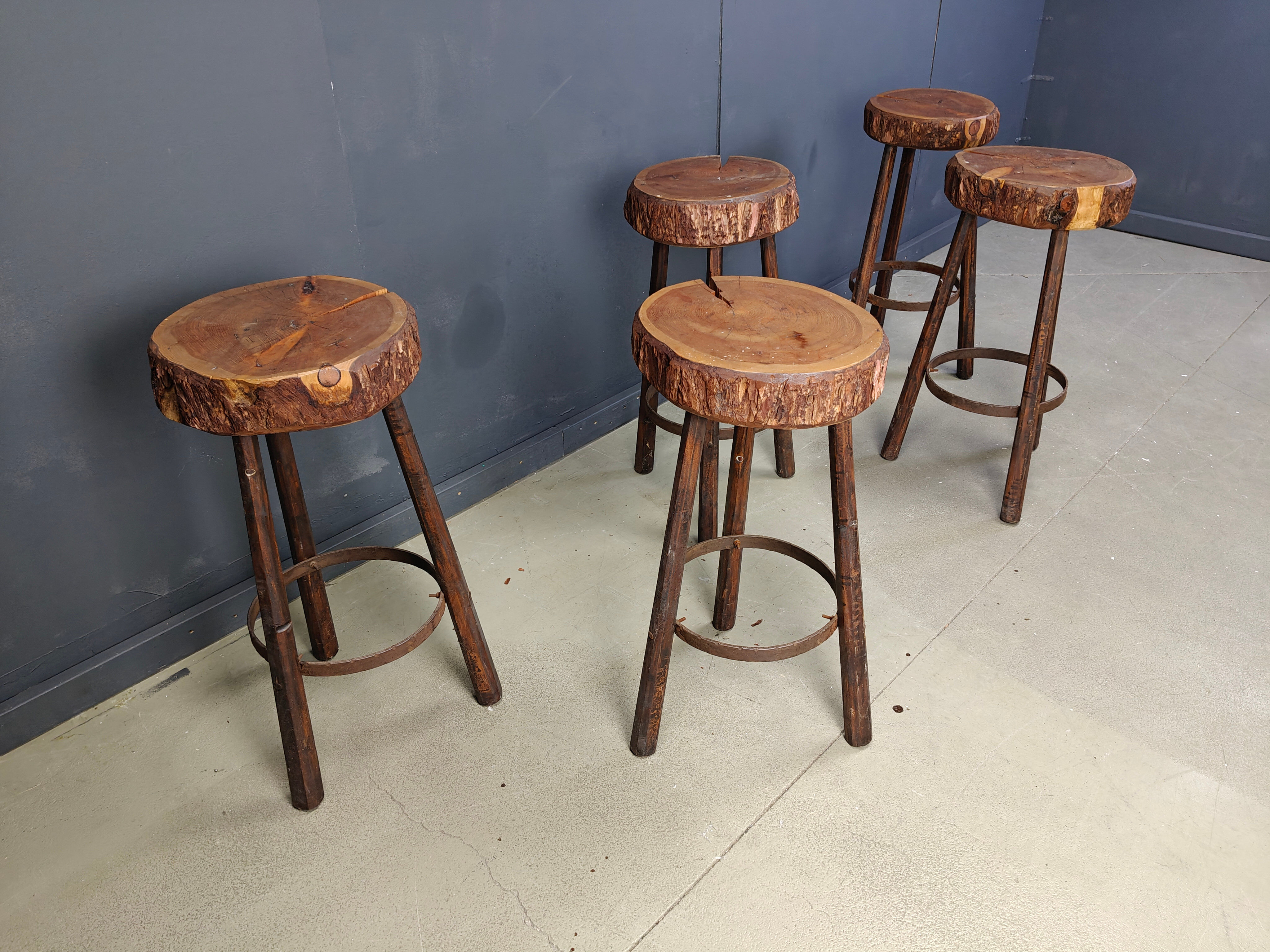 5 tabourets de bar en tronc d'arbre, années 1970