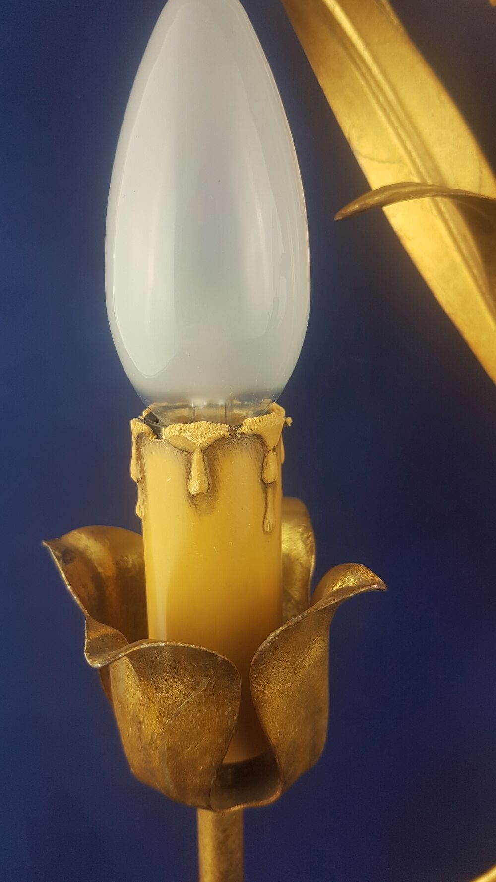 Golden metal wheat sheaf sconce