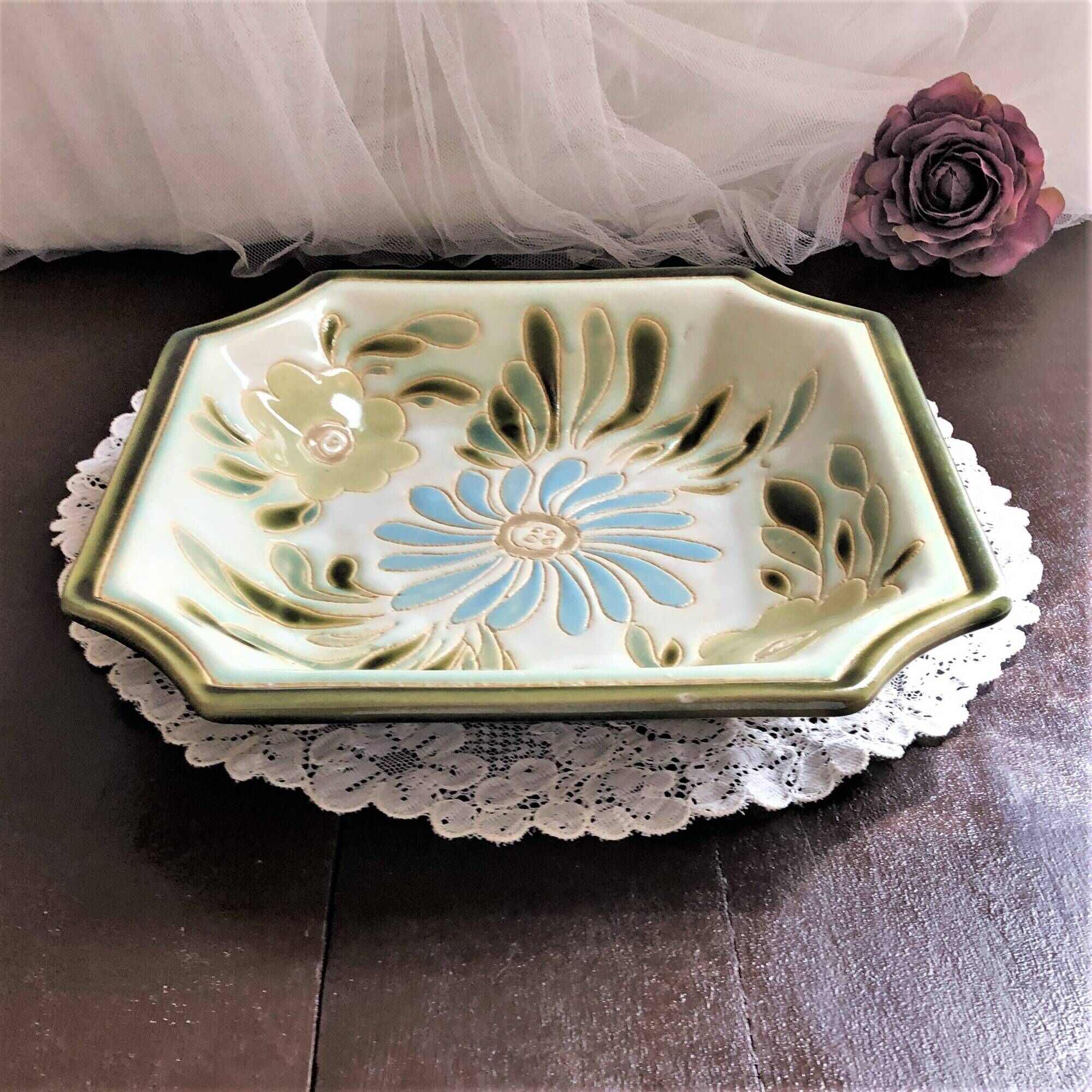 Ceramic pocket tray