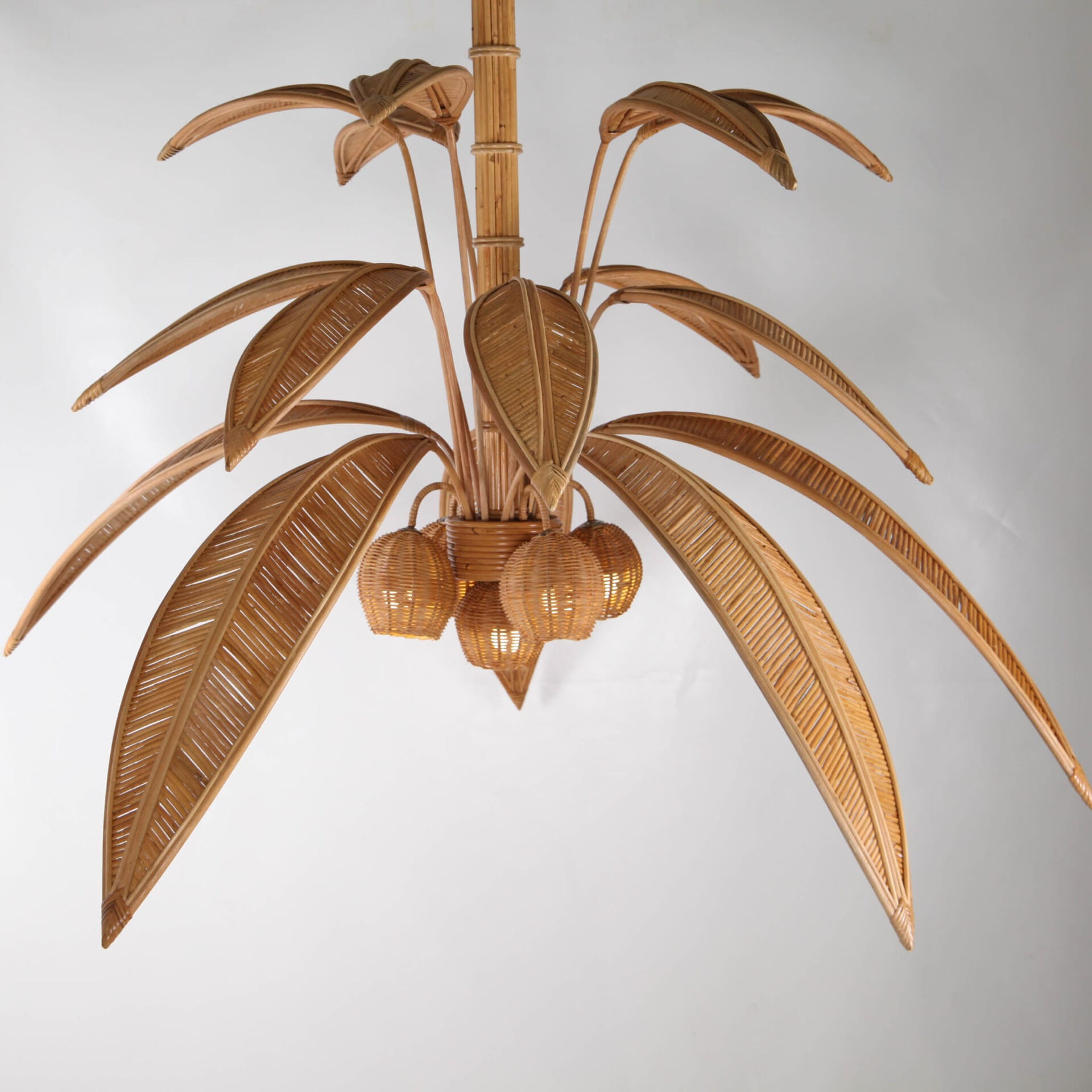 Grand lustre « cocotier » « palmier » en rotin