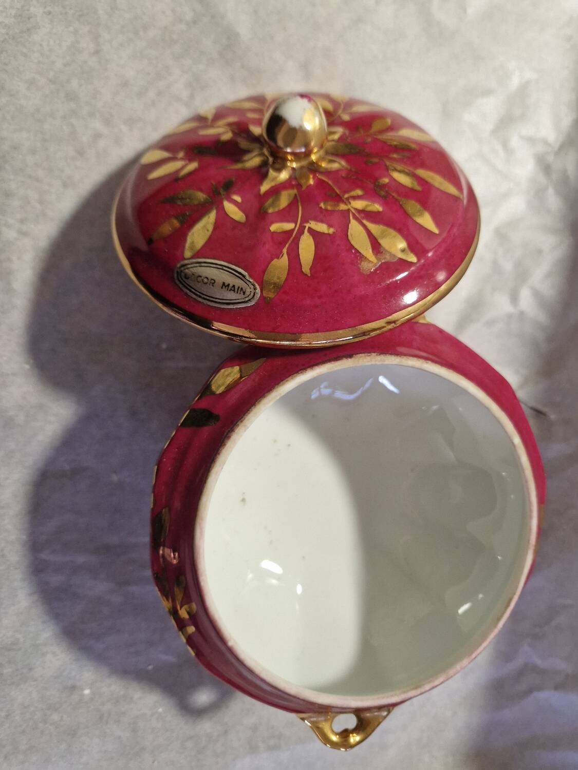 Jewellery box, vintage porcelain bonbonnière from Limoges.