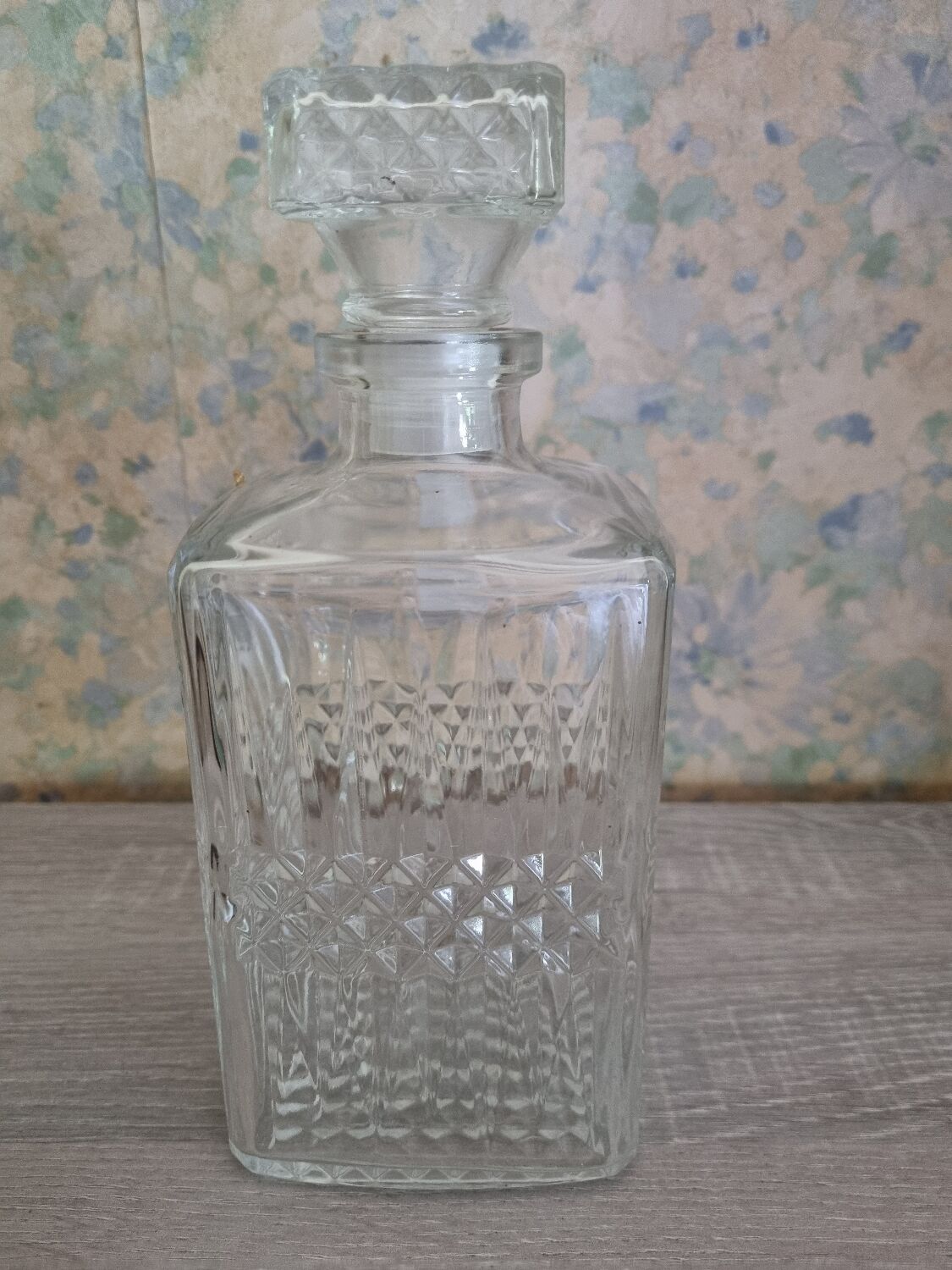 Carafe à whisky verre et étain  décor losanges et pointes