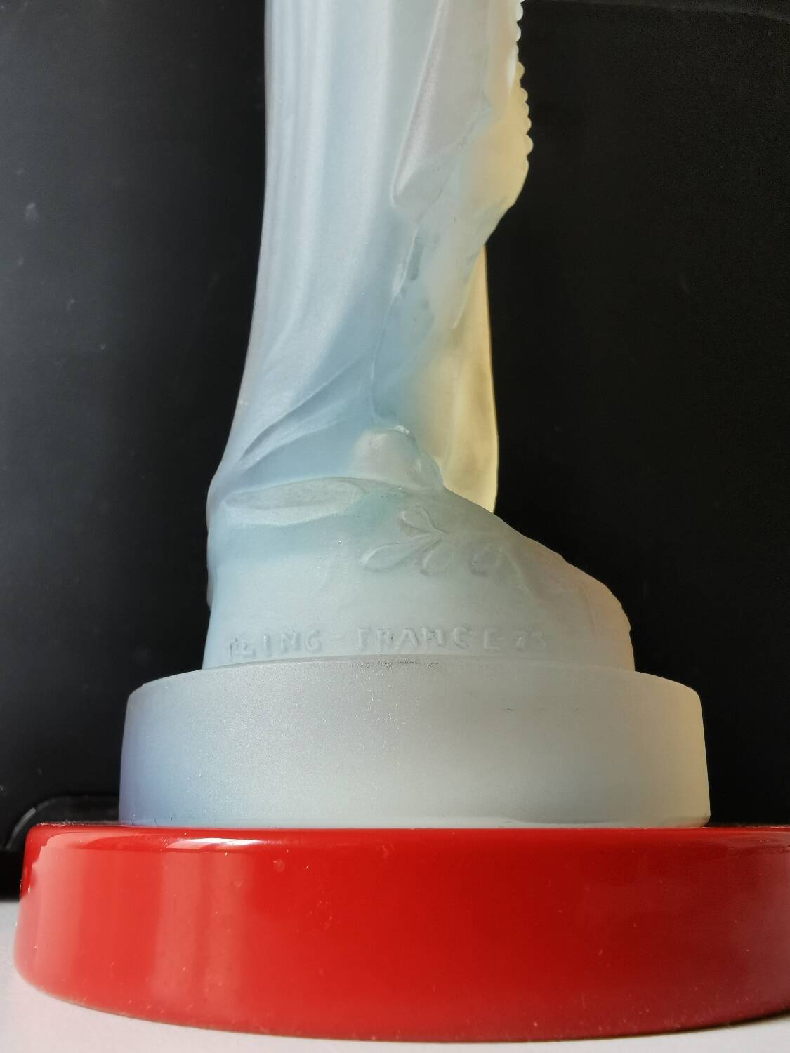 Opalescent Virgin Etling