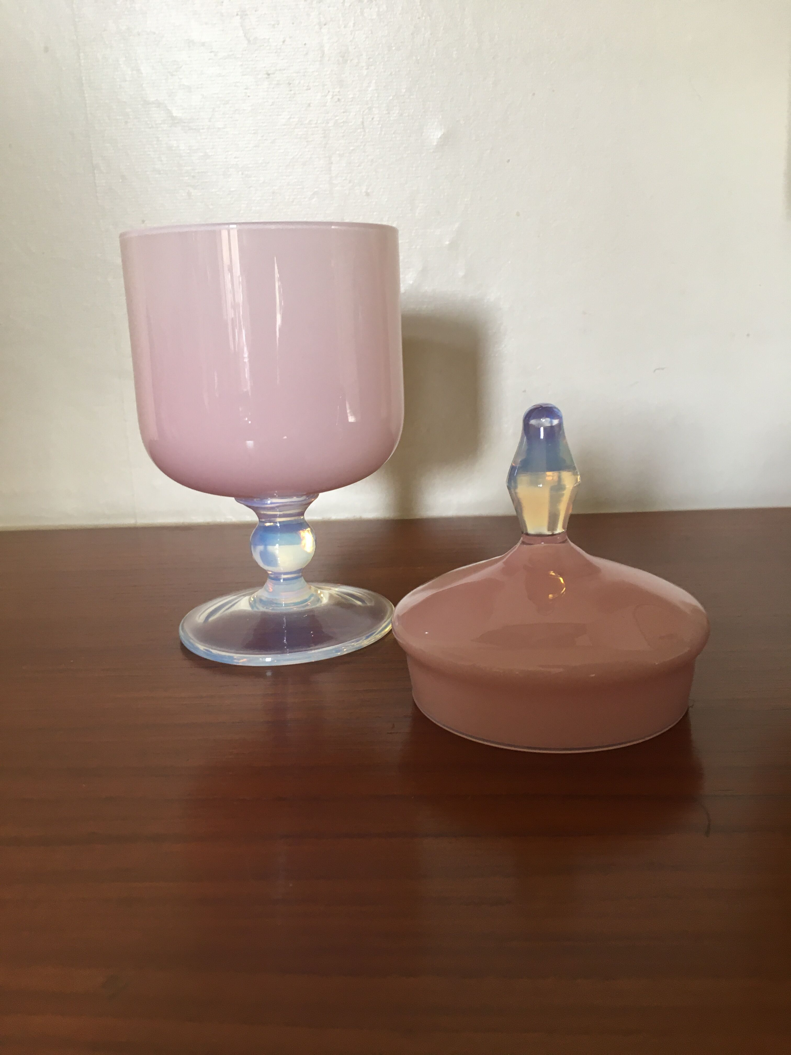 Pink opaline stand candy