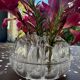 Ancien pique-fleurs en verre moulé transparent
