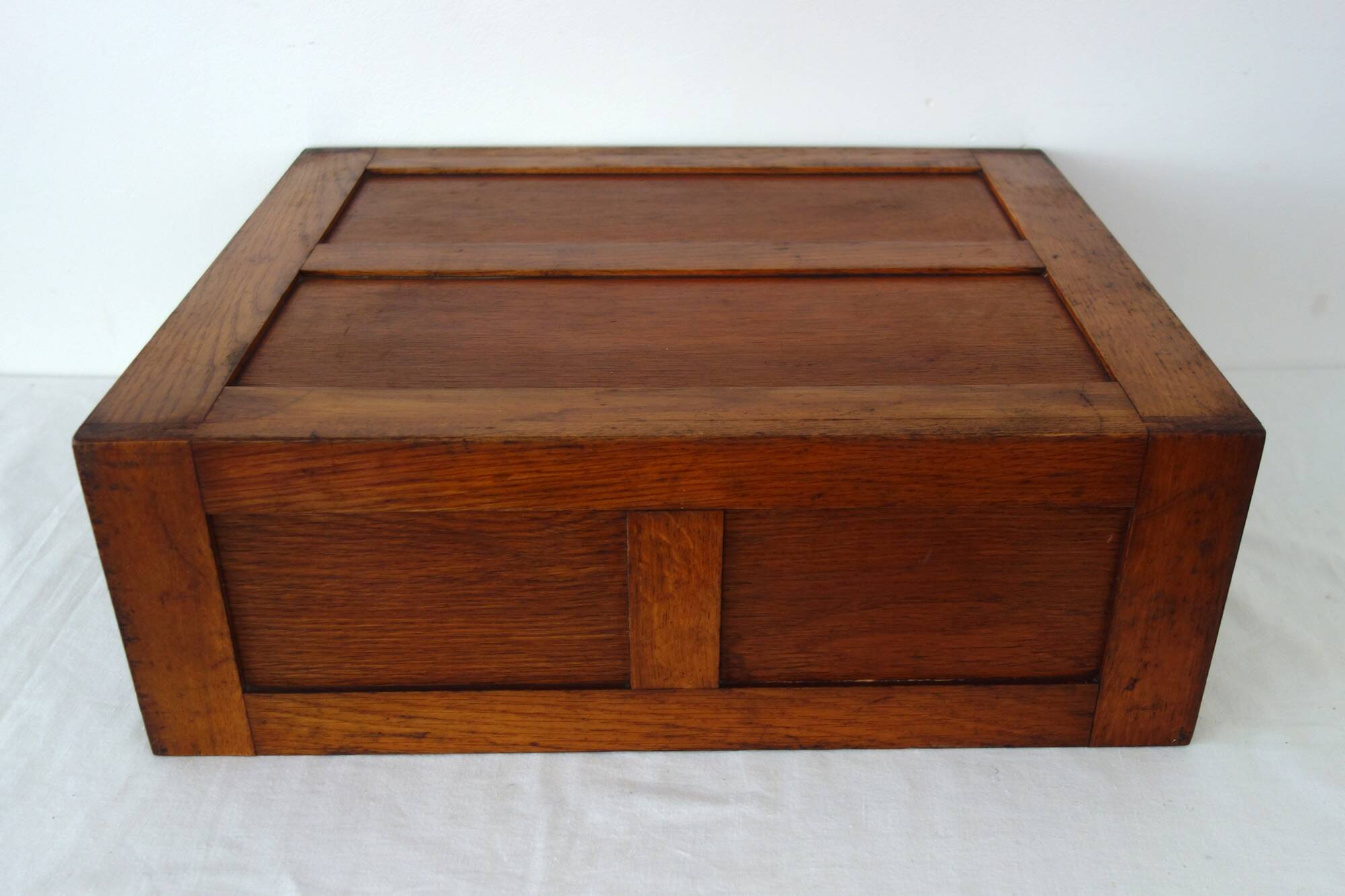 Vintage 2-drawer oak filing cabinet