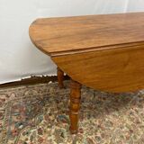 Table ronde à rabats en châtaignier