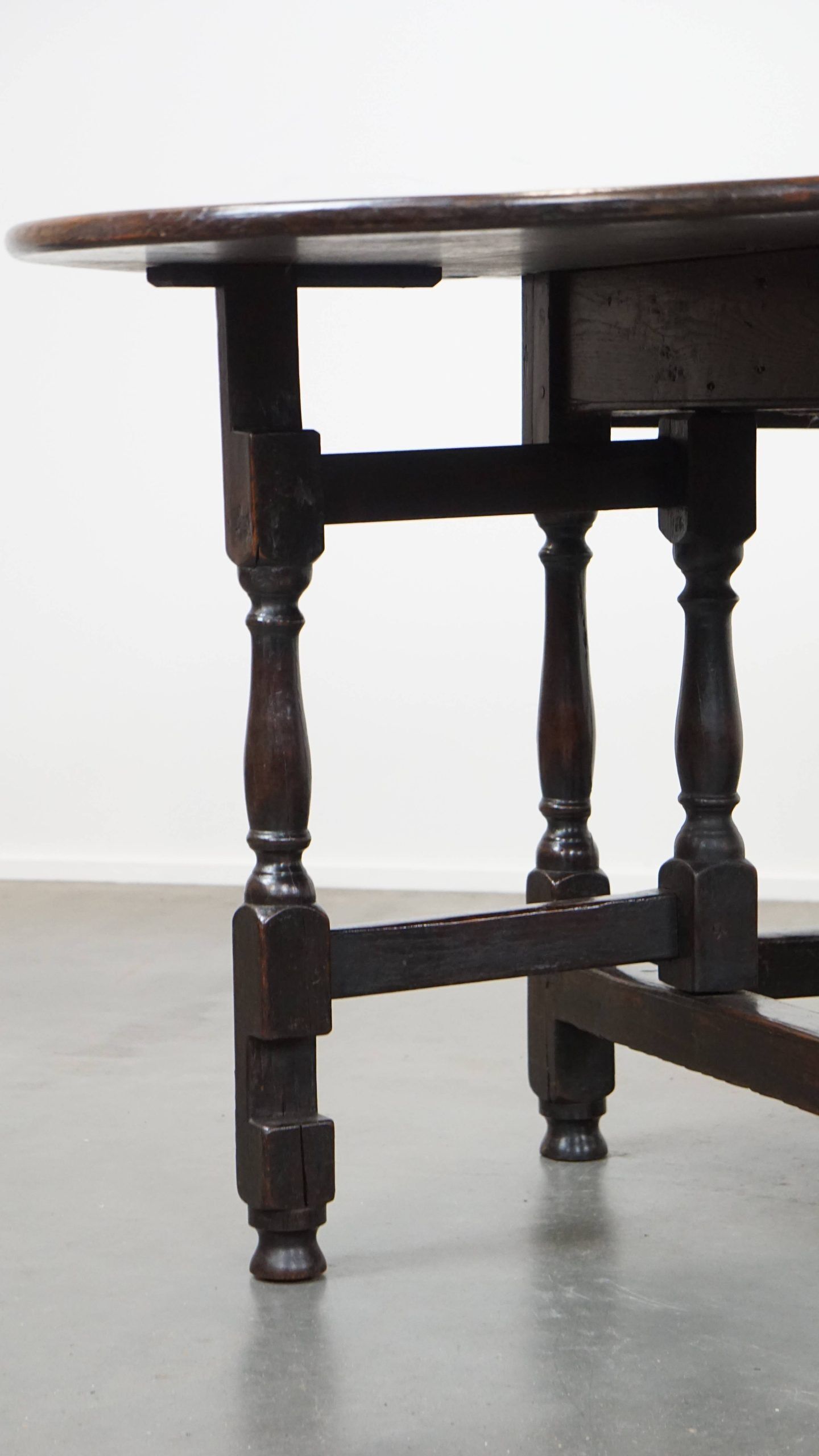 Very beautiful antique English oak gateleg table with an excellent patina
