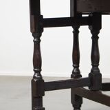 Very beautiful antique English oak gateleg table with an excellent patina