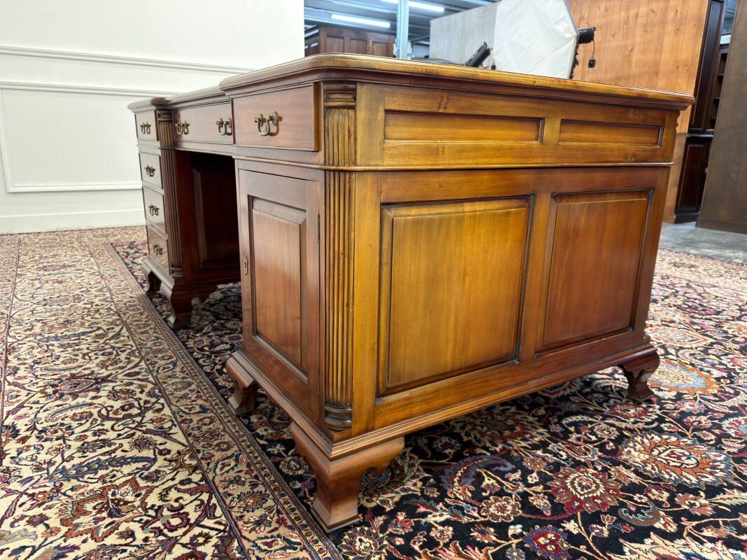 Classic English Chesterfield Partnerdesk Desk