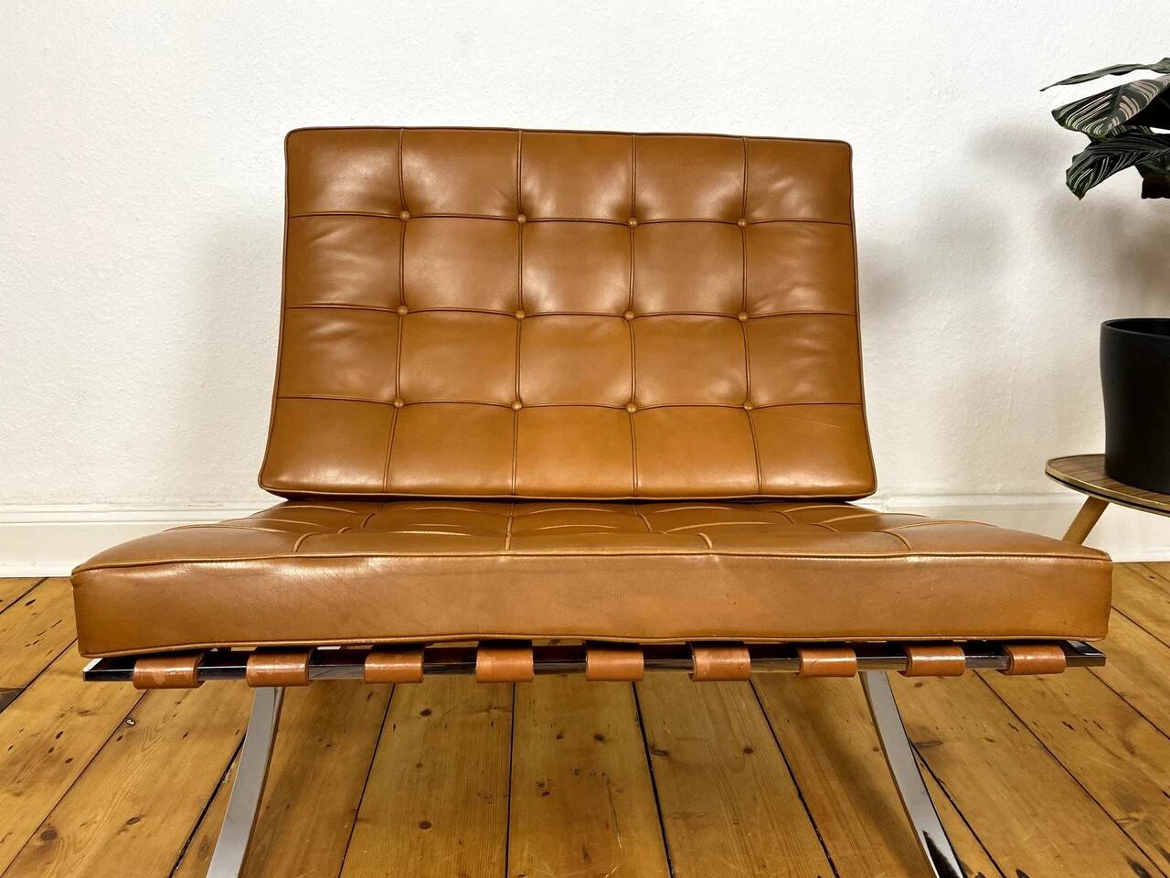 Chauffeuse Barcelona de Mies Van Der Rohe pour Knoll
