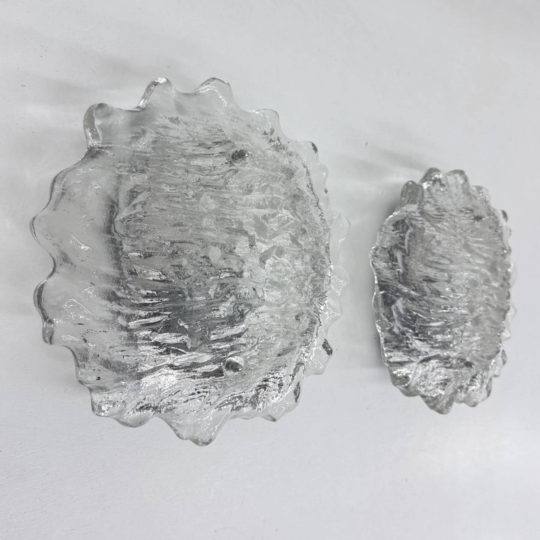 Ensemble de 2 grands appliques en verre à glace des années 1970.