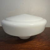 Suspension globe opalin, pavillon doré Pascot