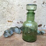 Carafe verte en verre moulé