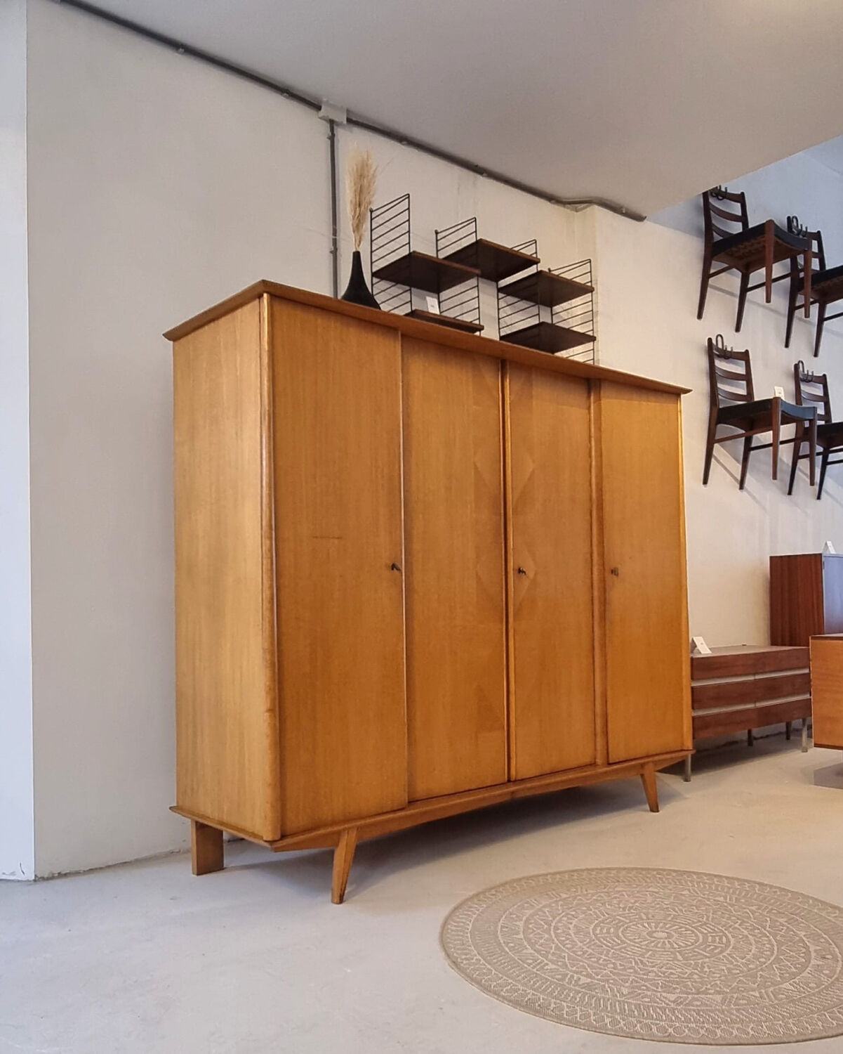 Armoire du milieu du siècle