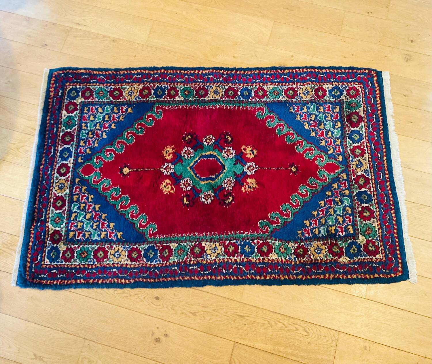 Oriental rug in thick hand-woven wool made in Tunisia mid-20th century