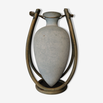 Glass amphora with support