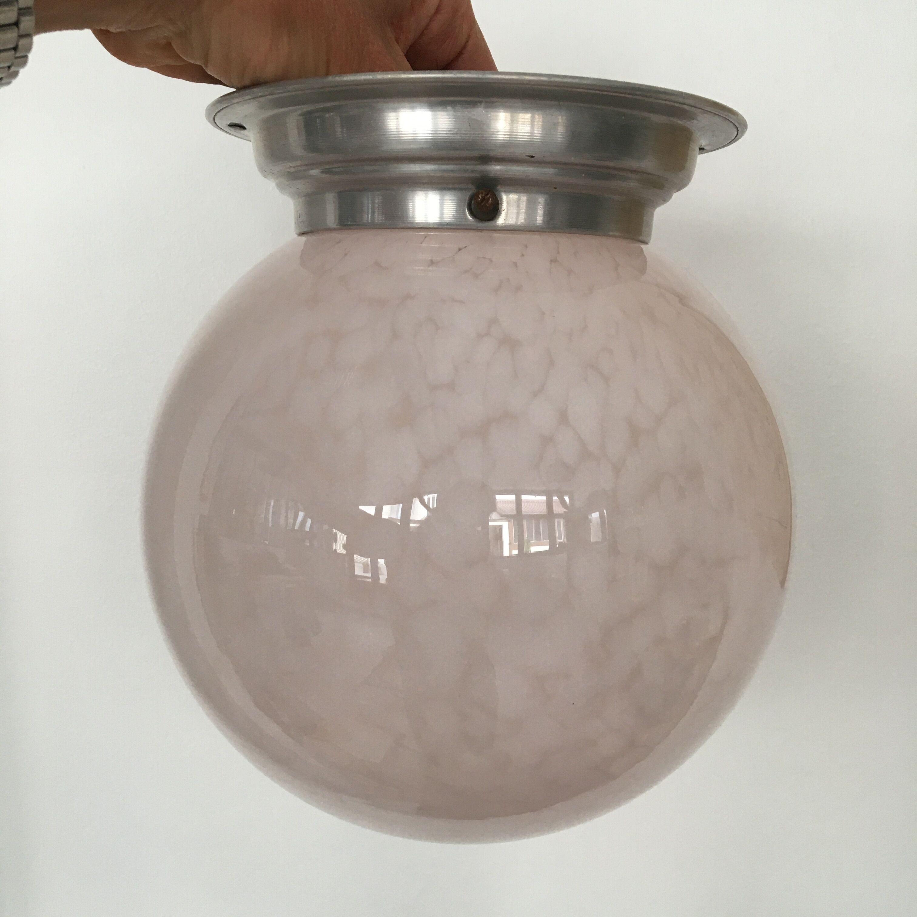 Globe plafonnier verre de Clichy moucheté rose pale