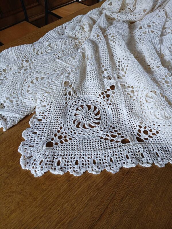 Dessus de lit ancien en crochet fait main