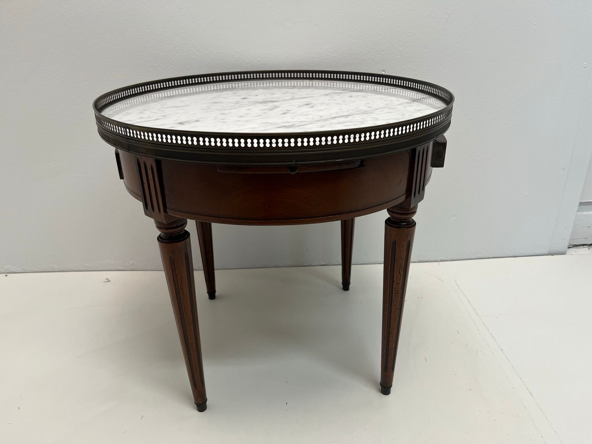 Table hot water bottle Louis XVI mahogany marble white gilded brass XIXth century
