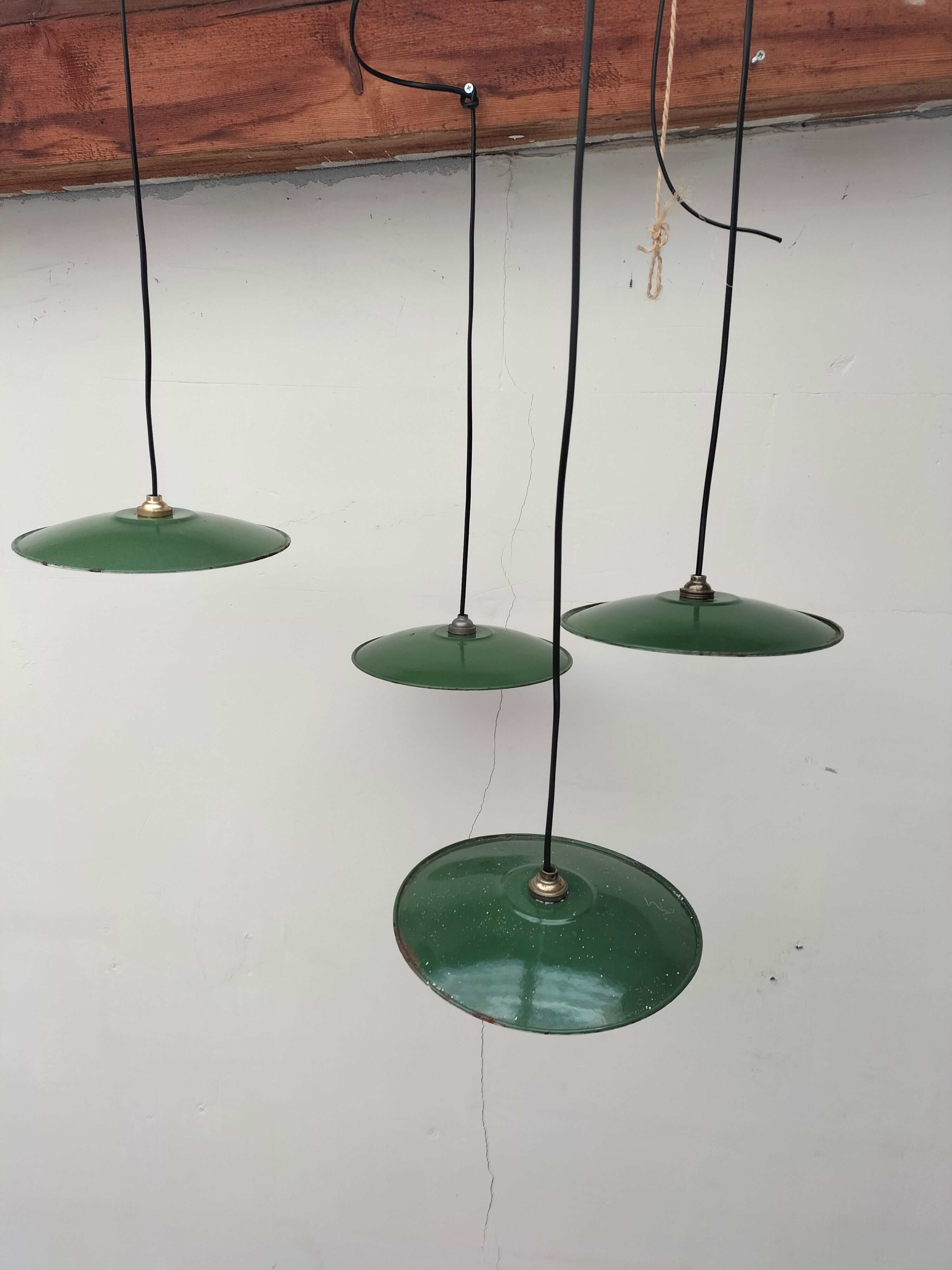 4 hanging lamps
