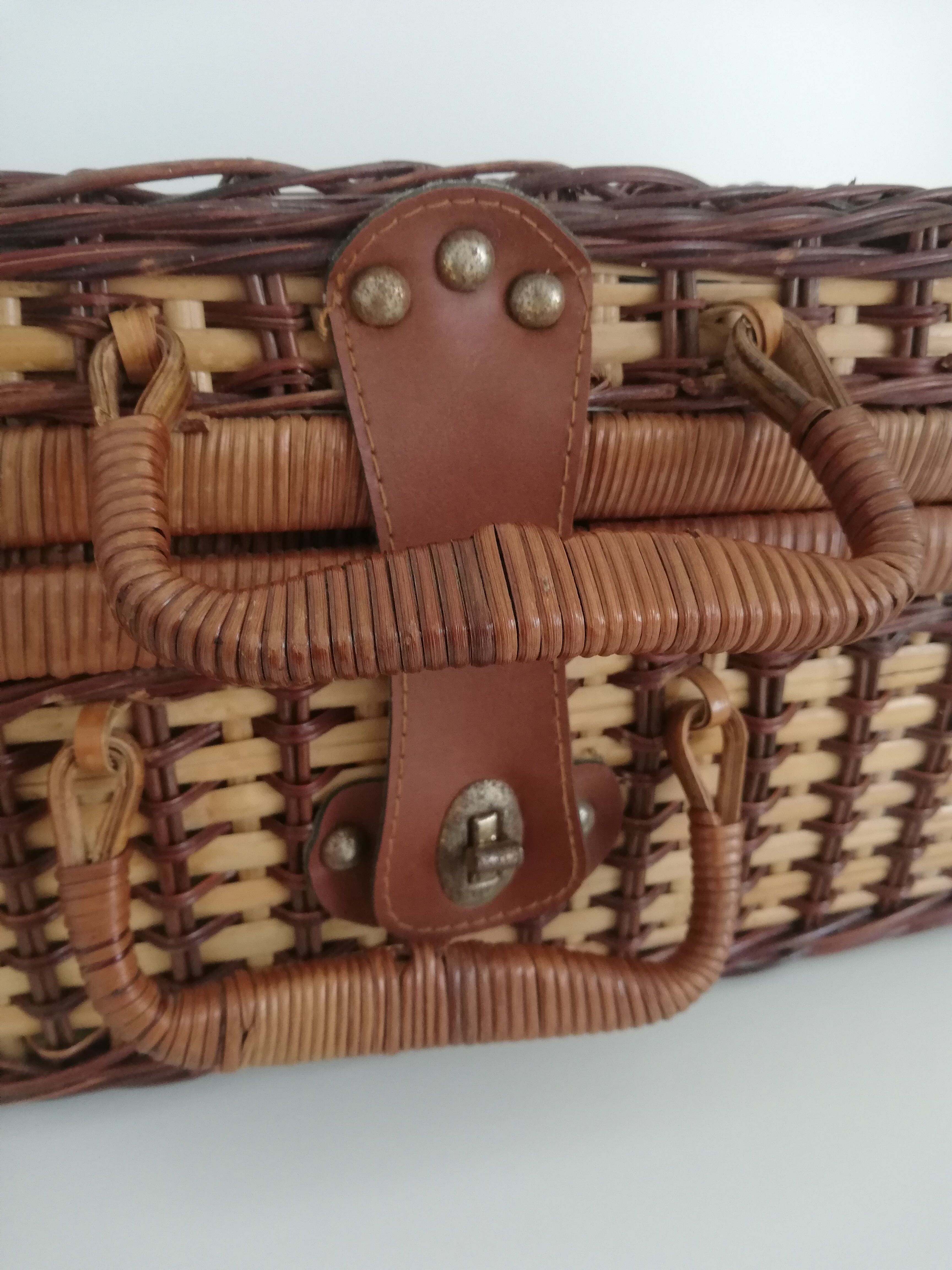 Vintage wicker pic-nic suitcase
