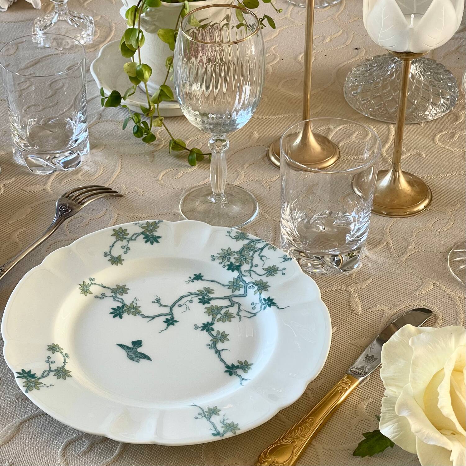 8 Haviland Limoges dinner plates.