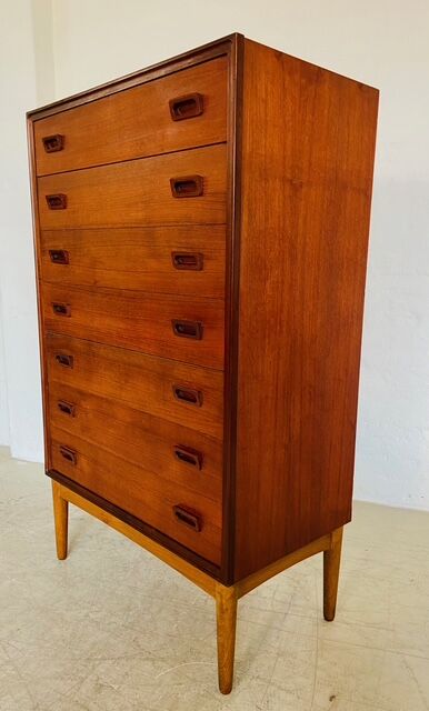 Commode haute vintage danoise des années 60 par Borge Mogensen.