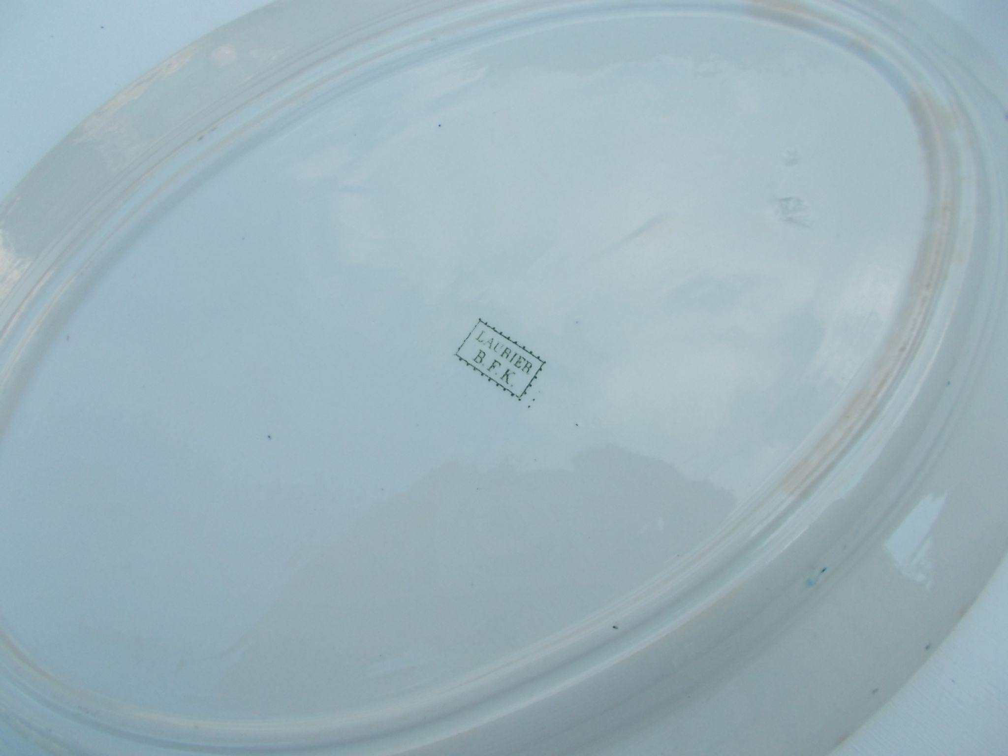 Oval dish 27 x 37 cm faience b.f.k model laurier