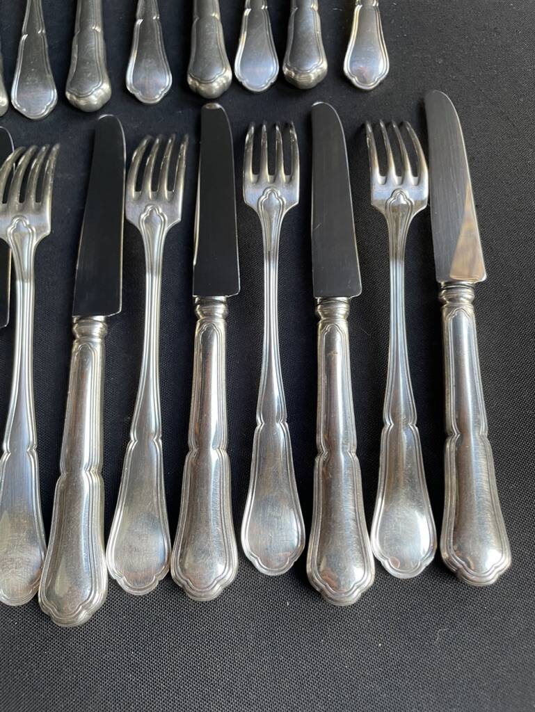 12 Forks and 12 cheese or dessert knives – Orfèvrerie Perrin Paris