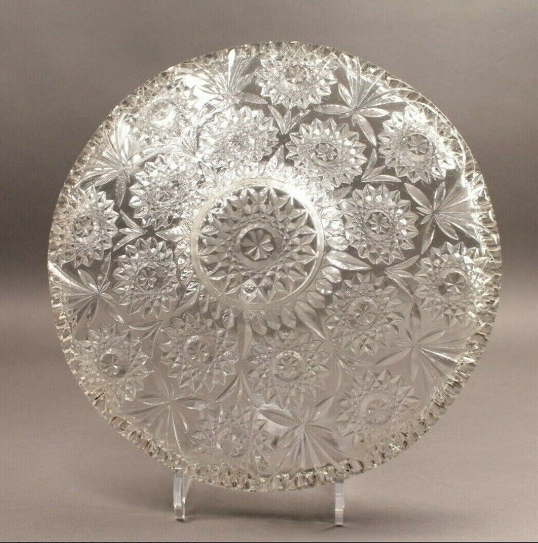 Presentation dish in cut crystal