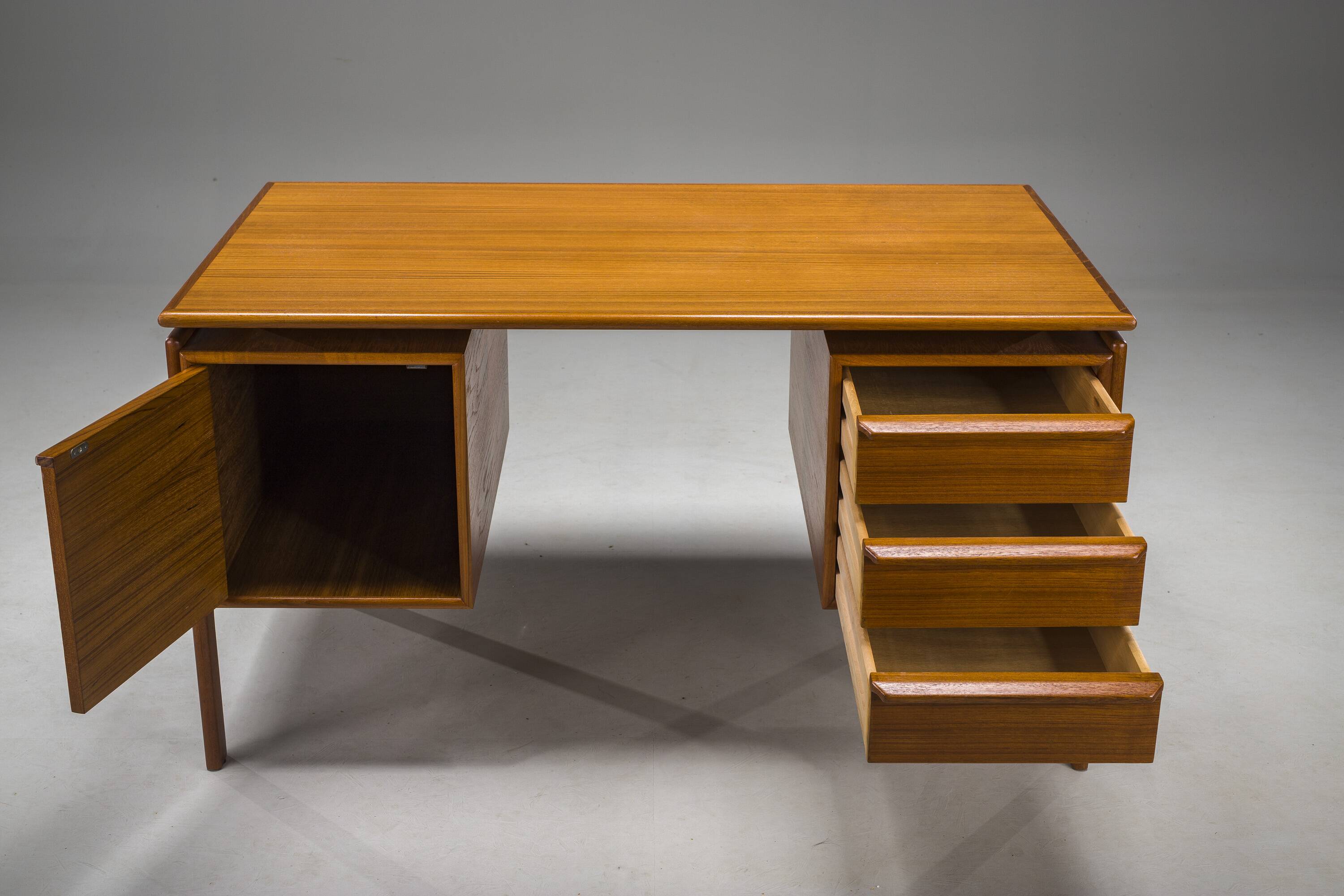Mid-Century Teak Freestanding Desk from GV Møbler, 1970s