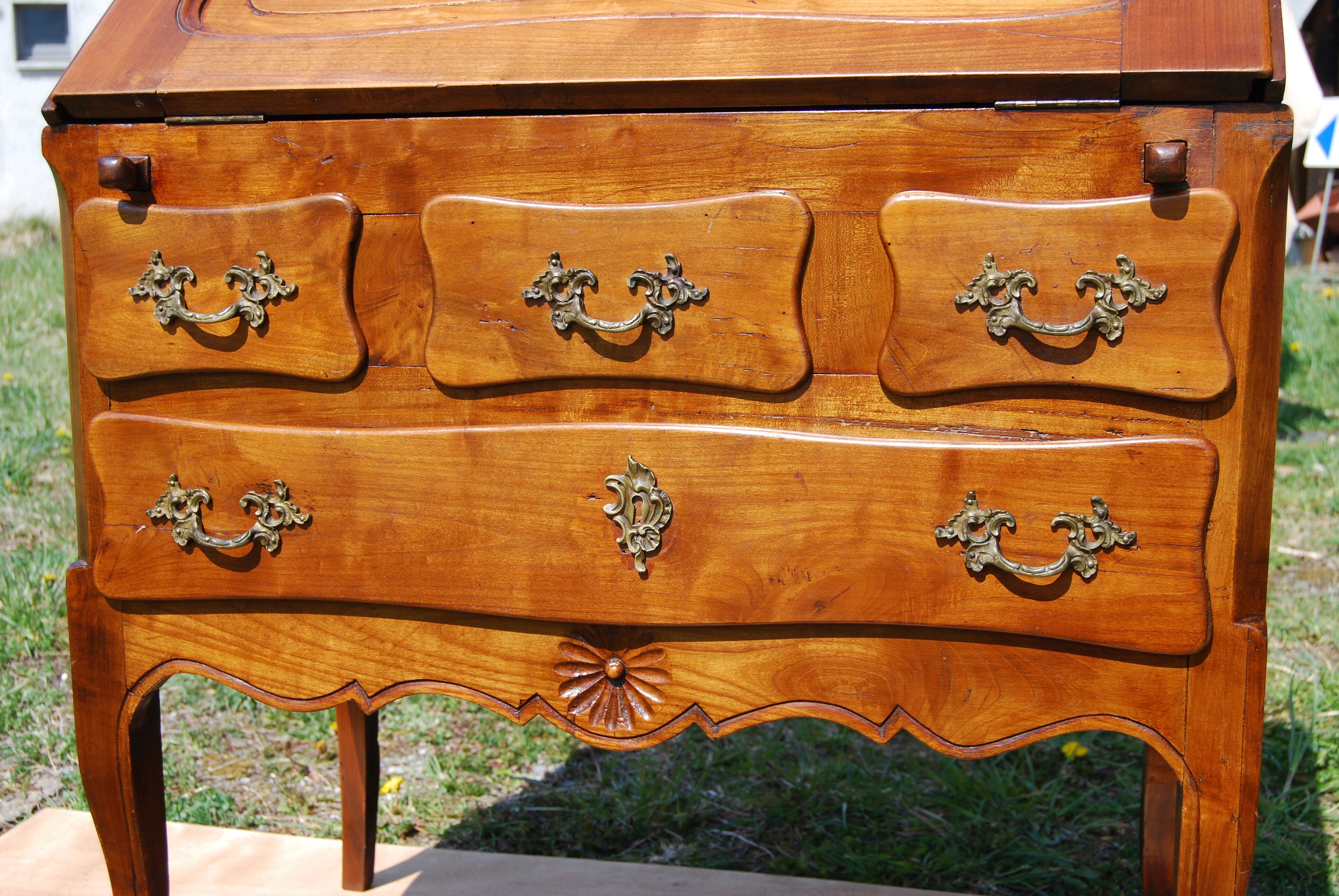 Sloping desk, secretary, donkey back Louis XV walnut.
