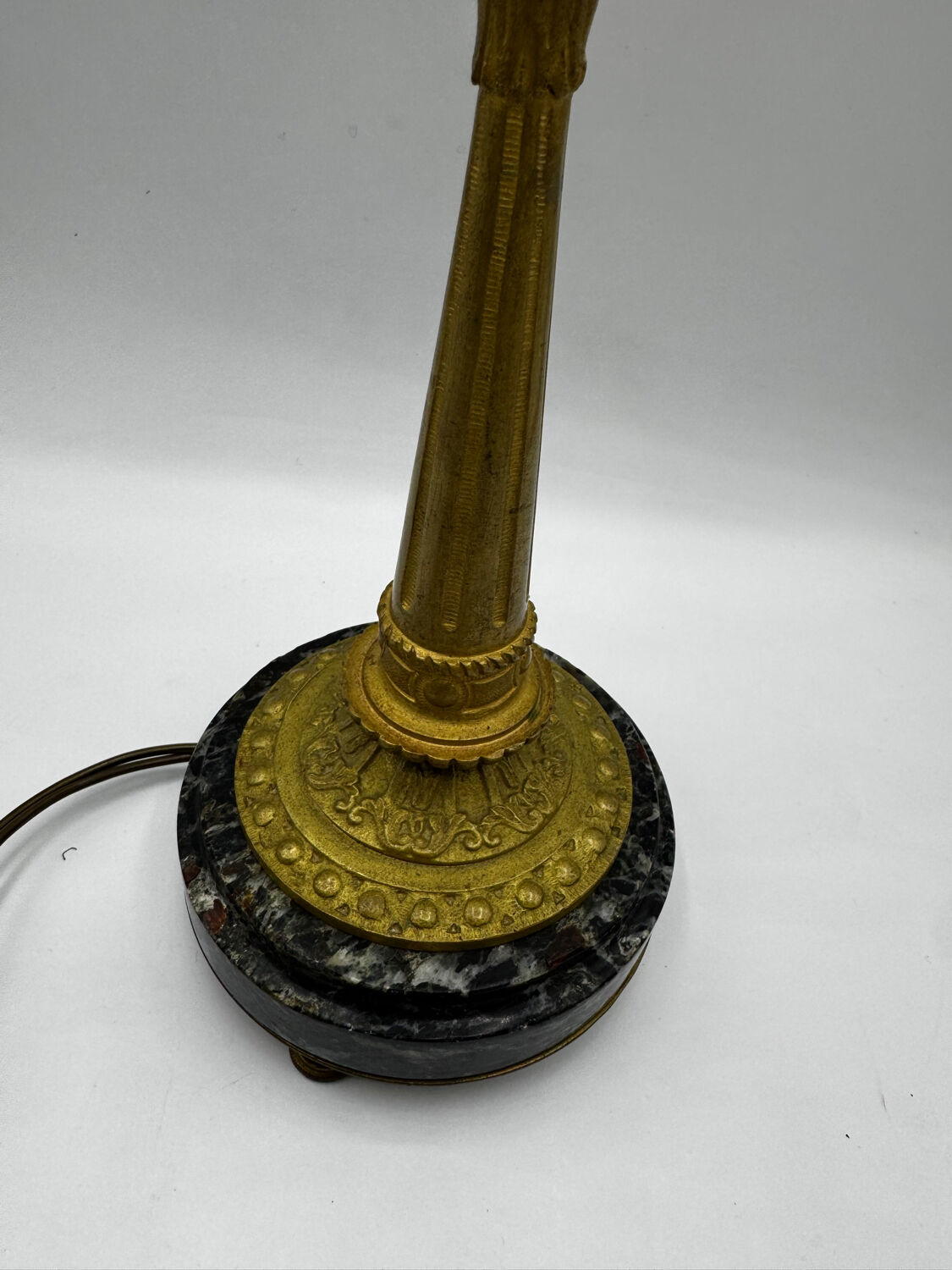Antique lamp known as a lyre in bronze and marble from the late 19th century.