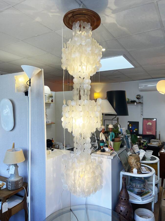 Very large cascading chandelier in mother-of-pearl, Verner Panton style, 1970.