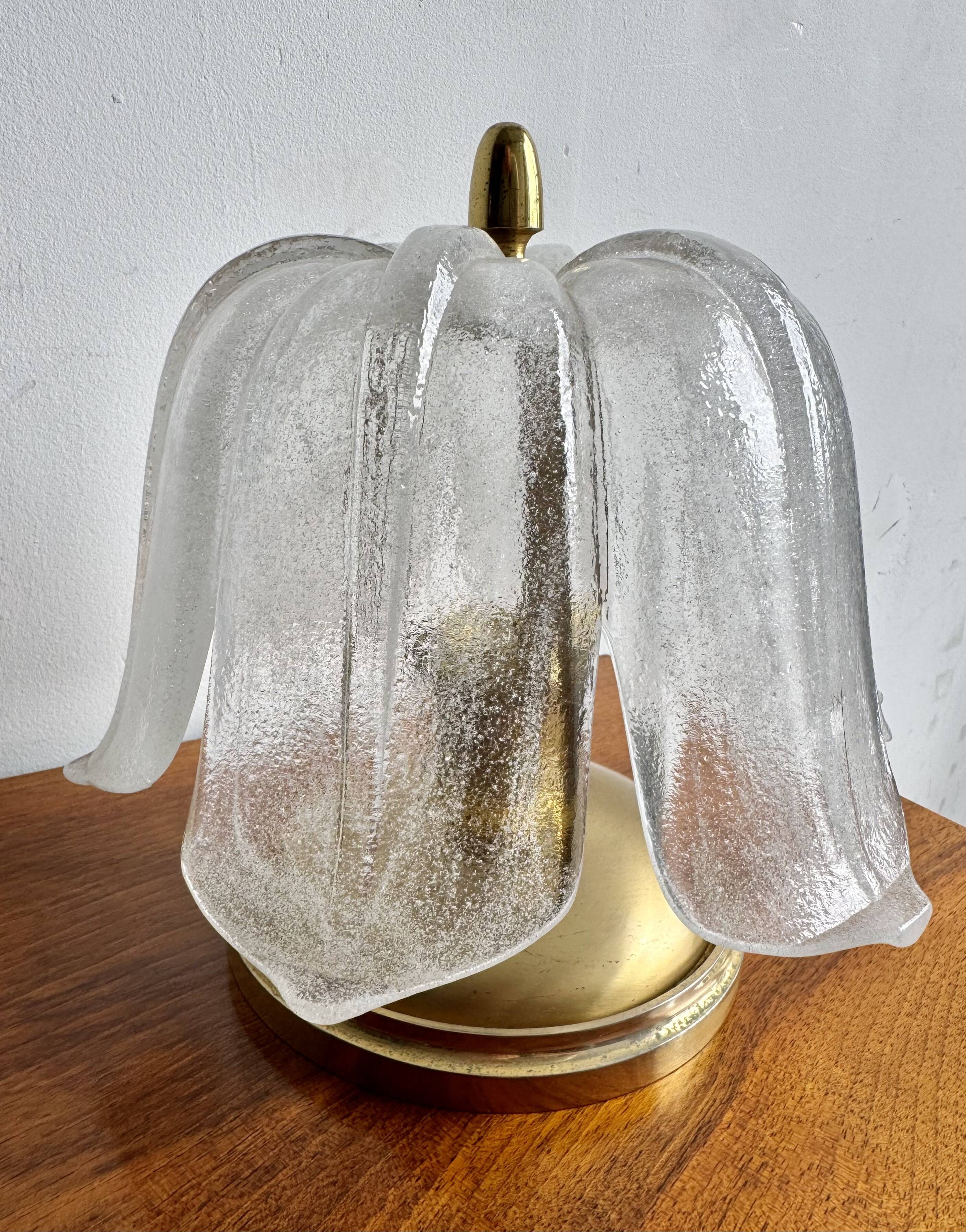 Lampe de table en laiton vintage et verre en forme de feuille