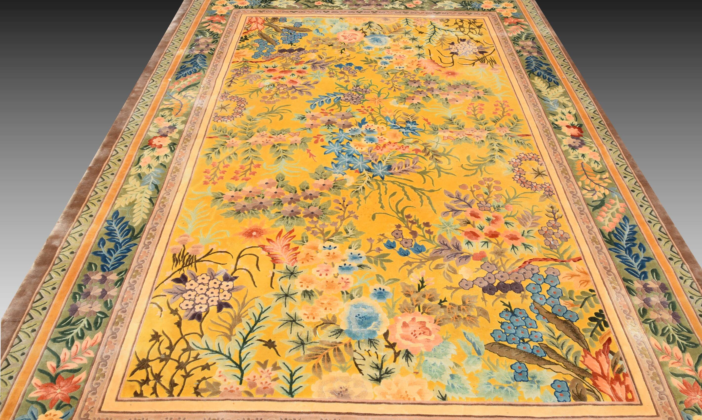 Chinese Art Deco Shanghai Rug: 100% Silk - Handmade: 2.00 X 3.00 M