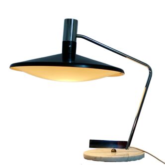 Adjustable desk lamp