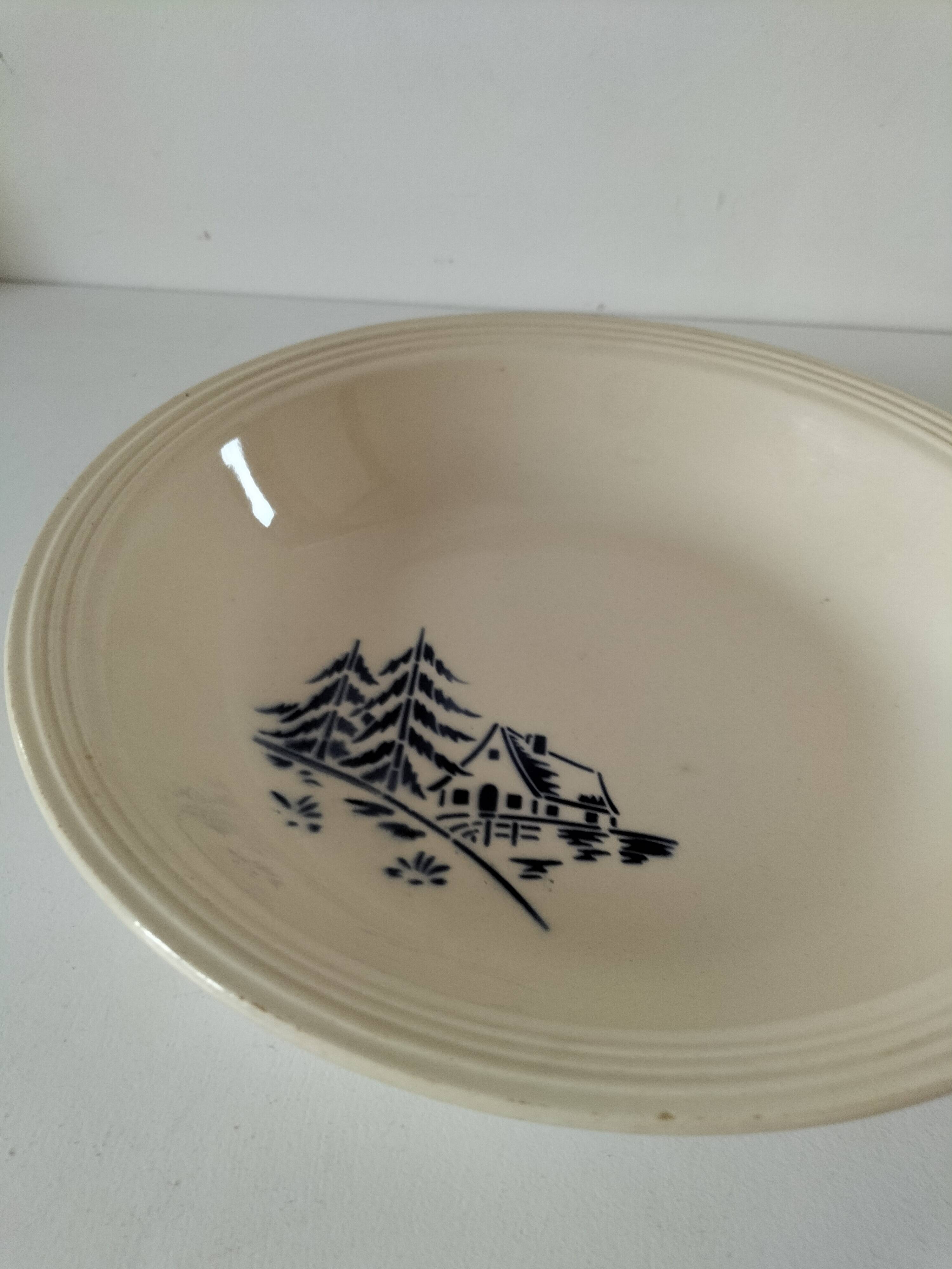 Large Moulin des Loups St Amand Frédéric model dish
