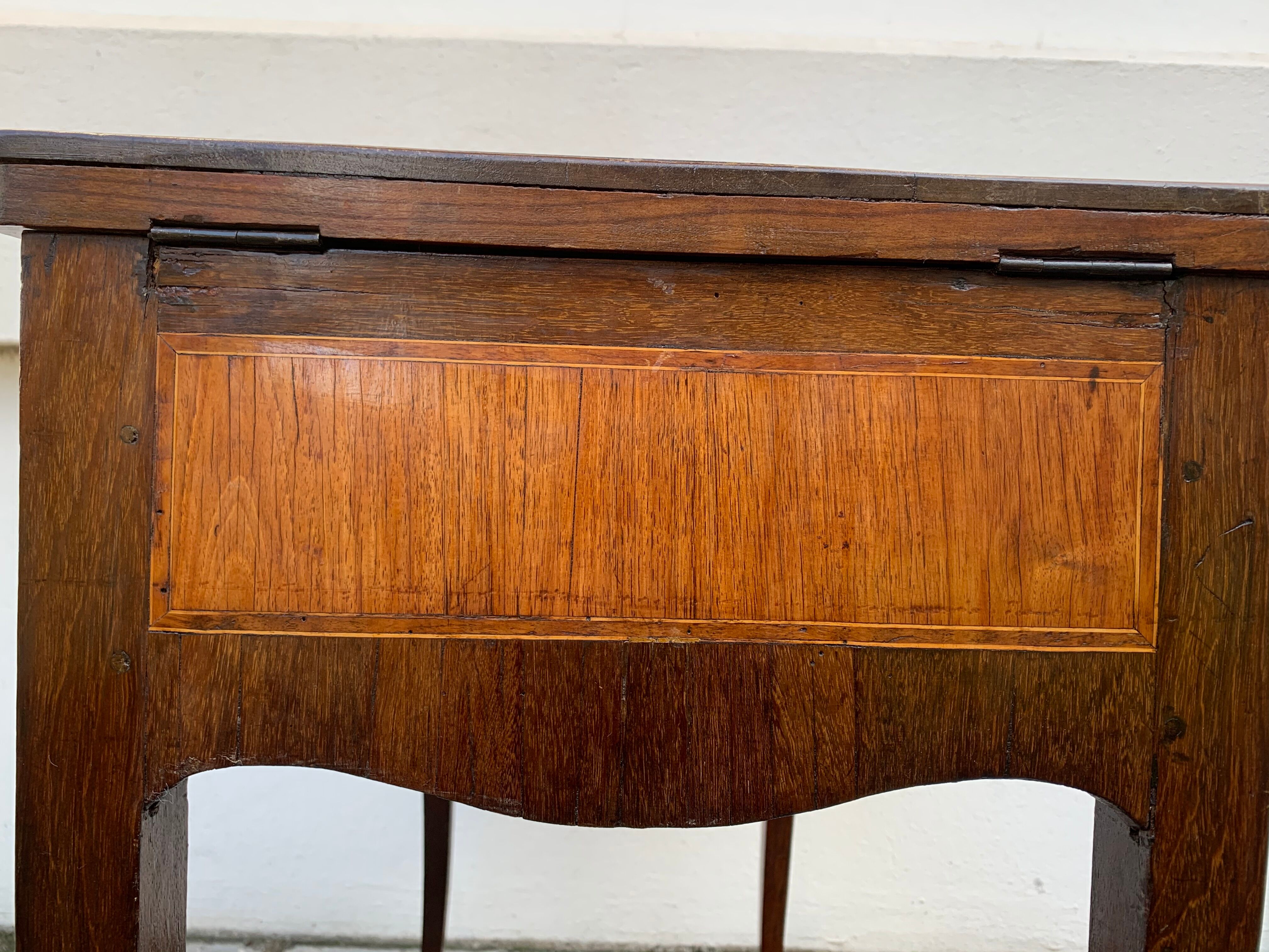 Hairdresser Louis XVI in marquetry and bronze