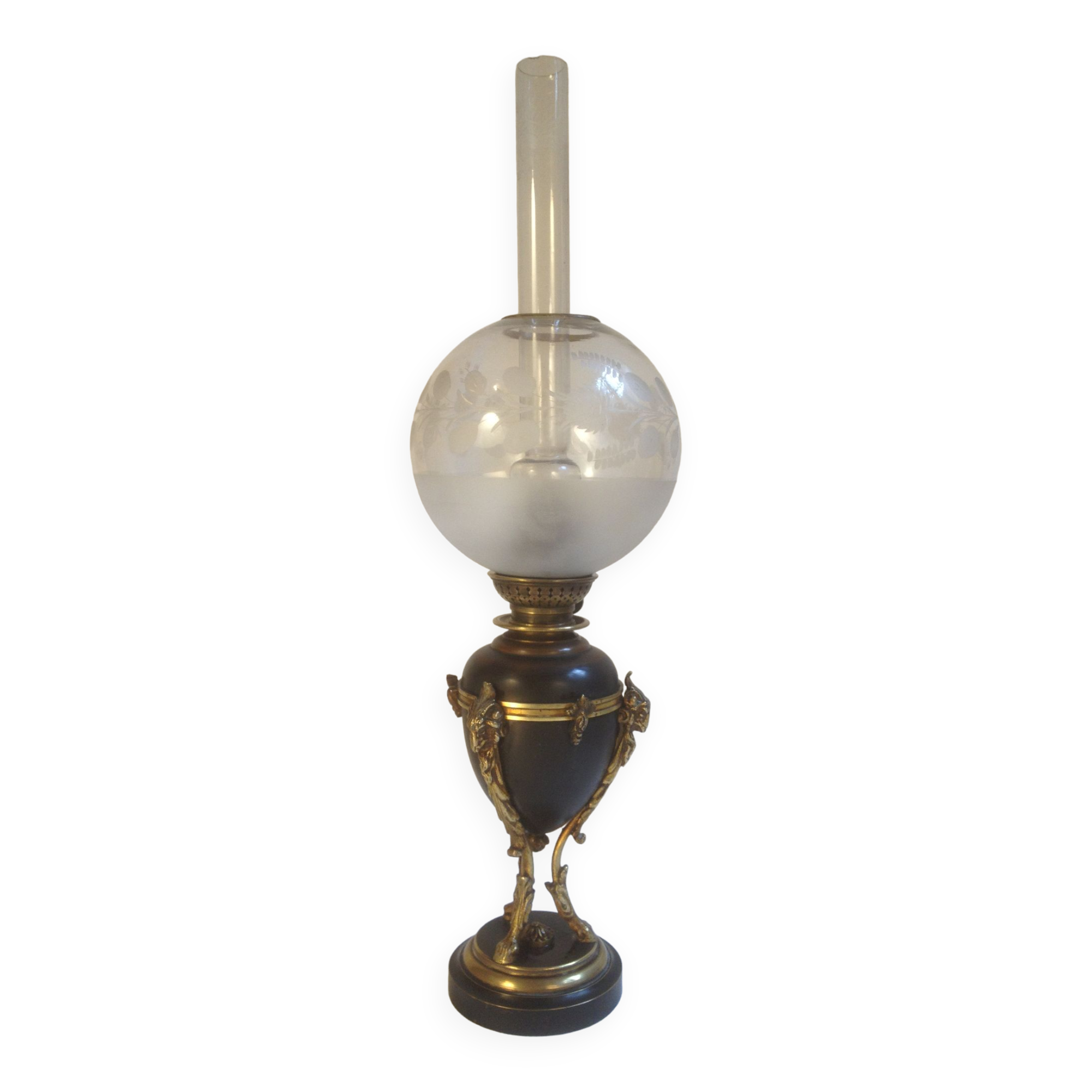 Oil lamp with engraved globe in Napoleon III style
