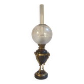 Lampe à pétrole  avec globe gravé de style Napoléon III