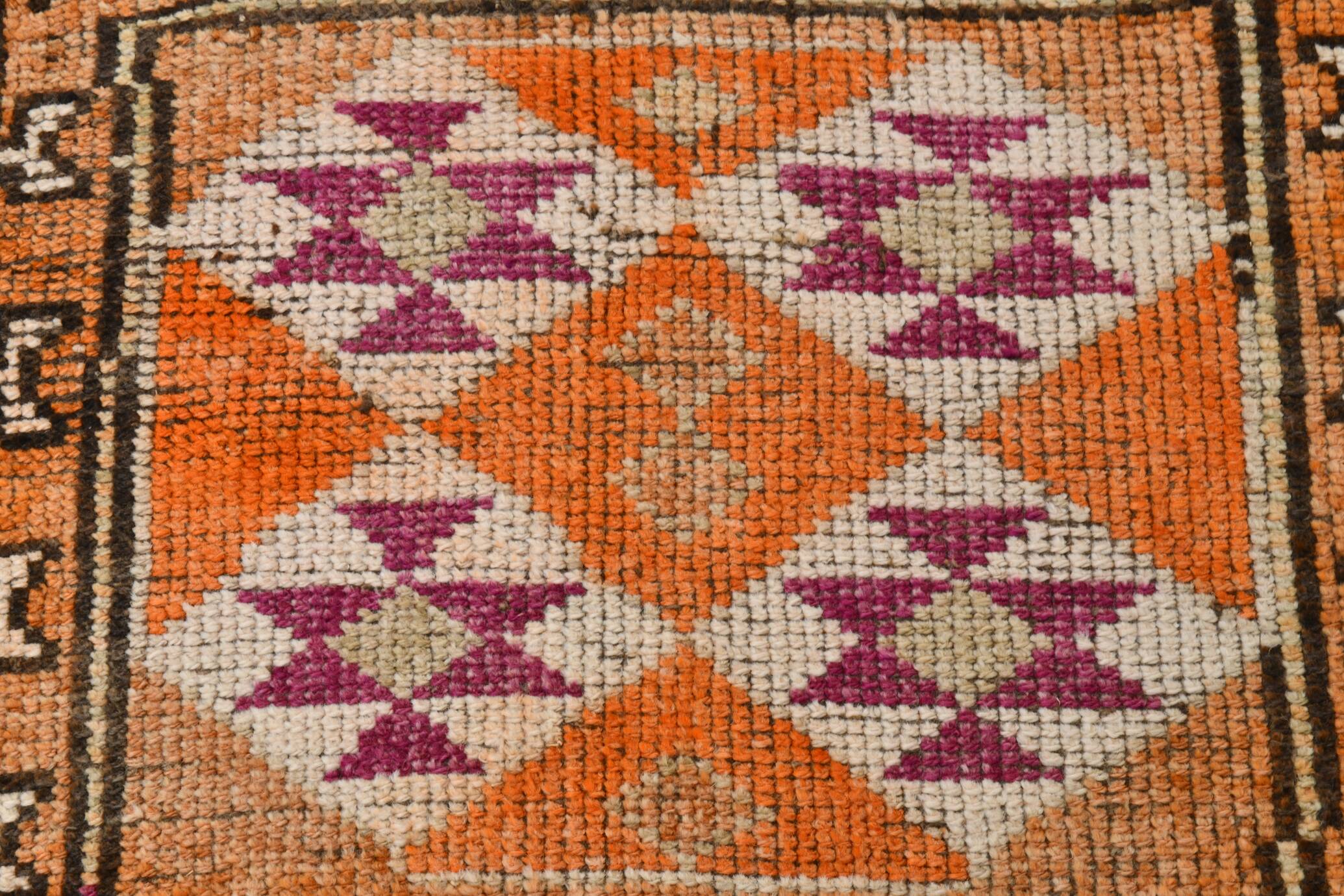Rare Tapis Runner Vintage Anatolien, Tons Orange et Violet, Fait Main