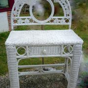 Coiffeuse en rotin blanc vintage années 60-70