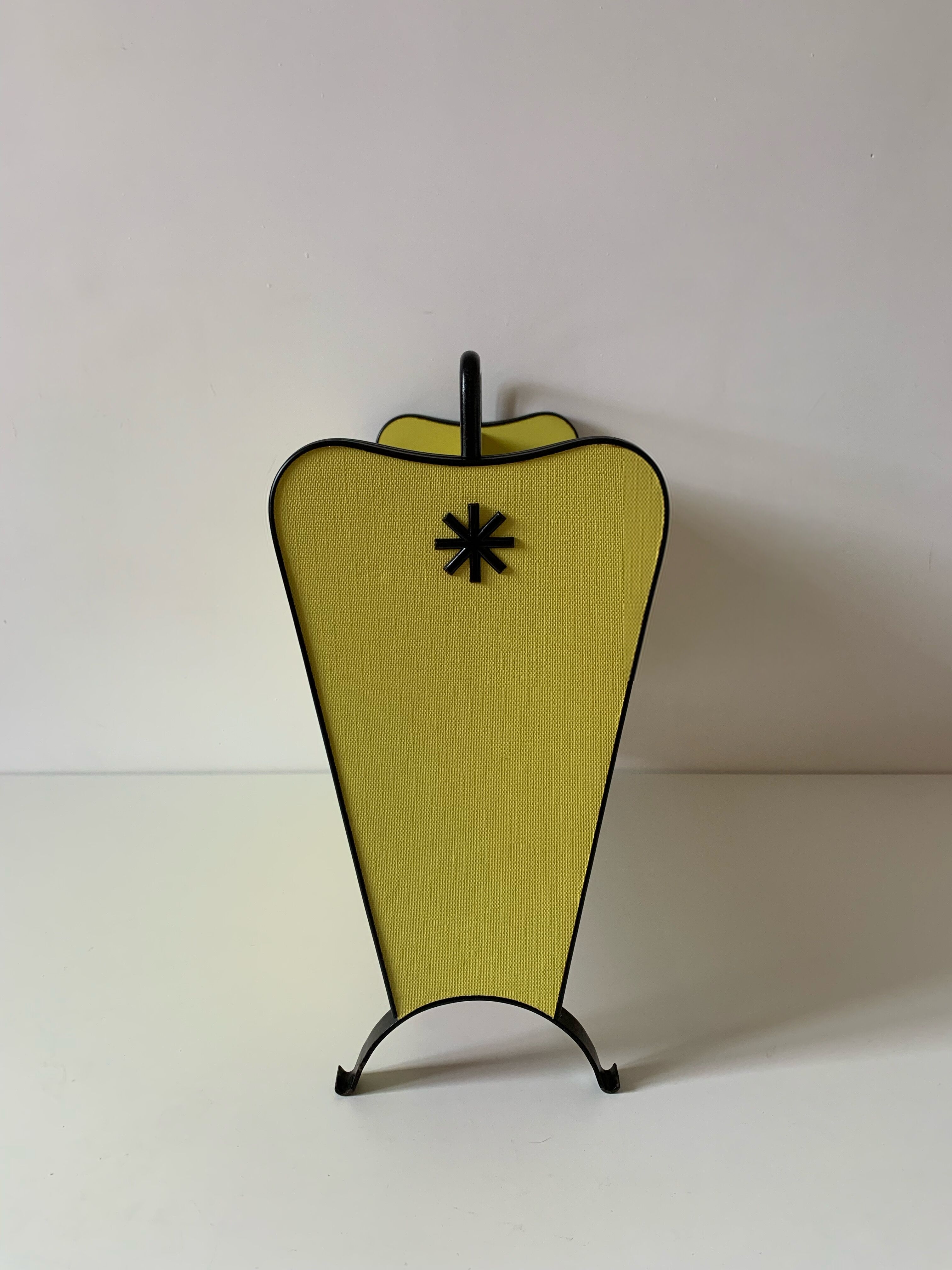 Magazine holder