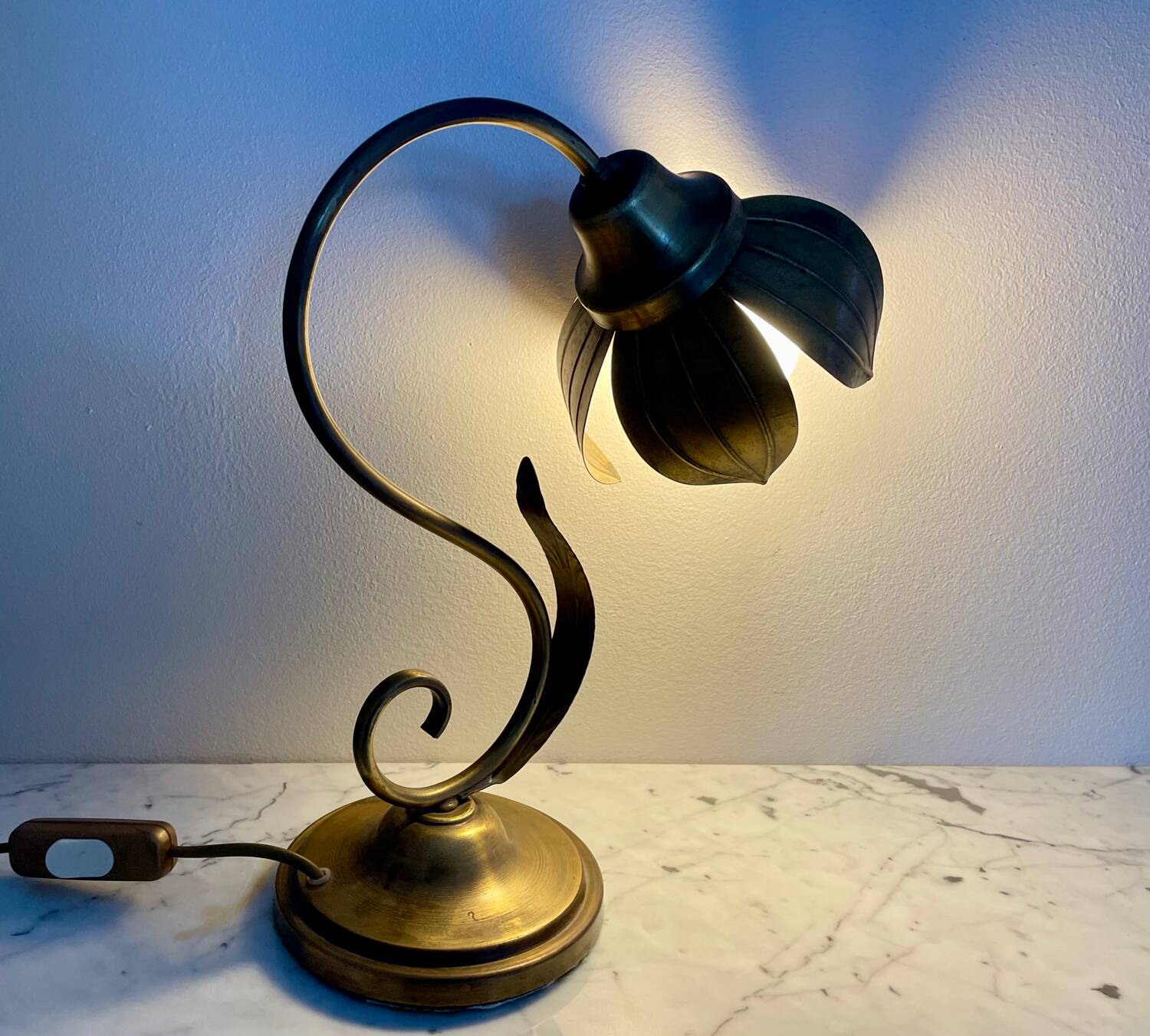 Brass flower lamp