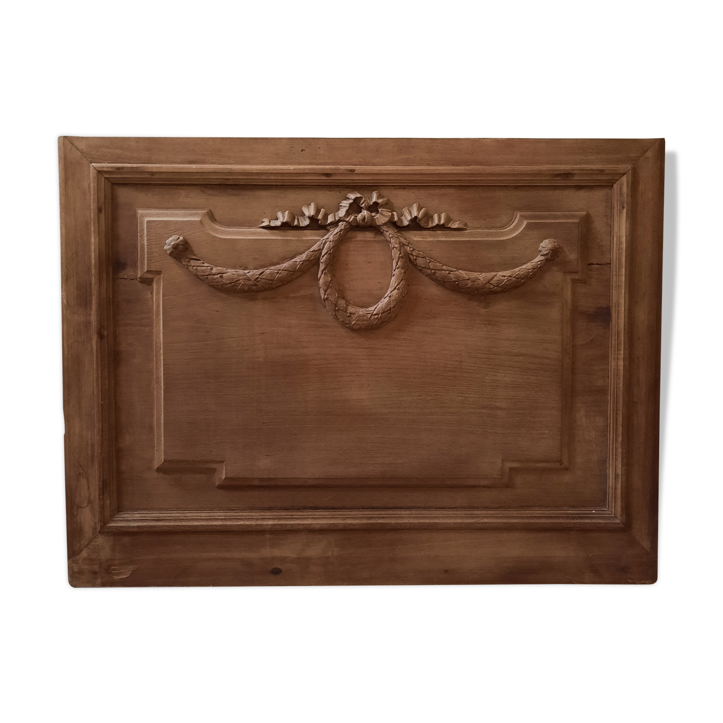 Carved woodwork element
