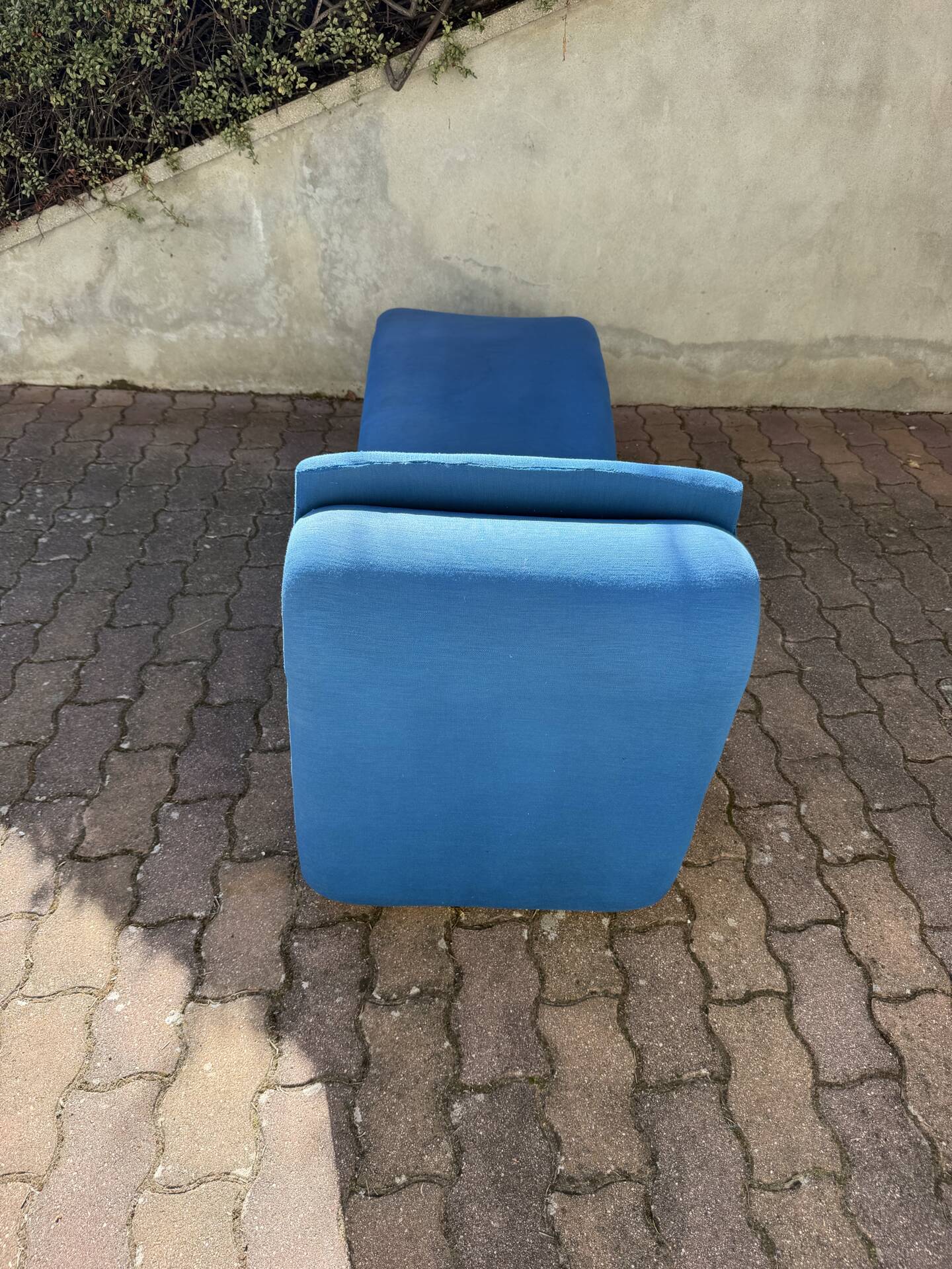 1 Djinn chaise longue by Olivier Mourgue